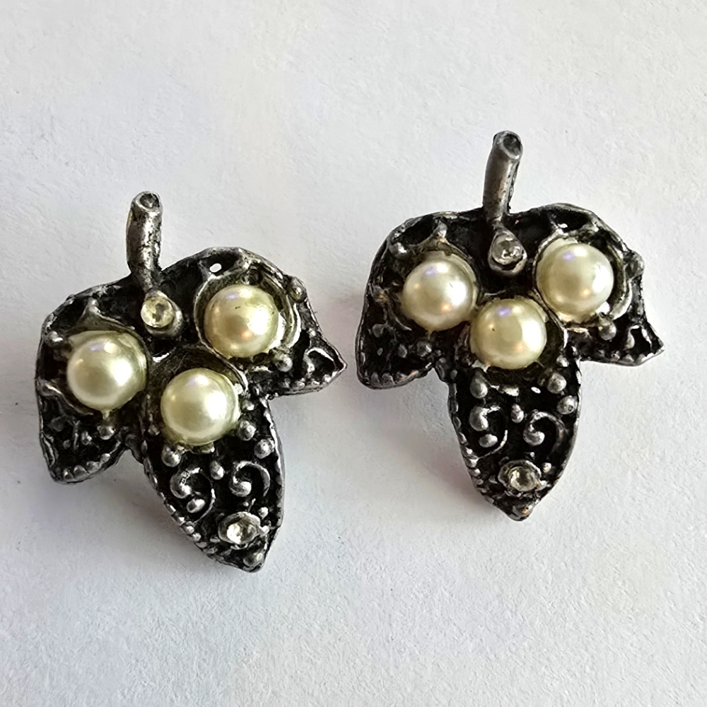 2 pins vintage ivy leaces leaf white faux pearl silver brooch set small